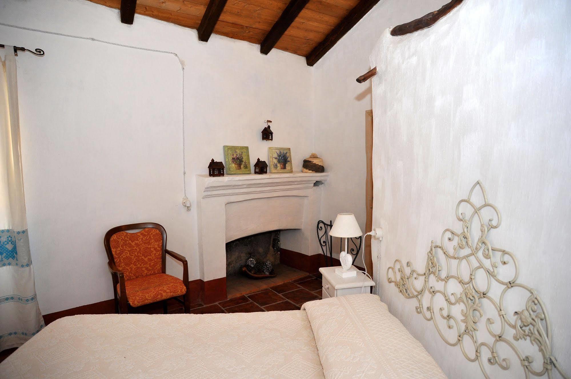 B&B Corte San Lussorio Oliena Exterior foto